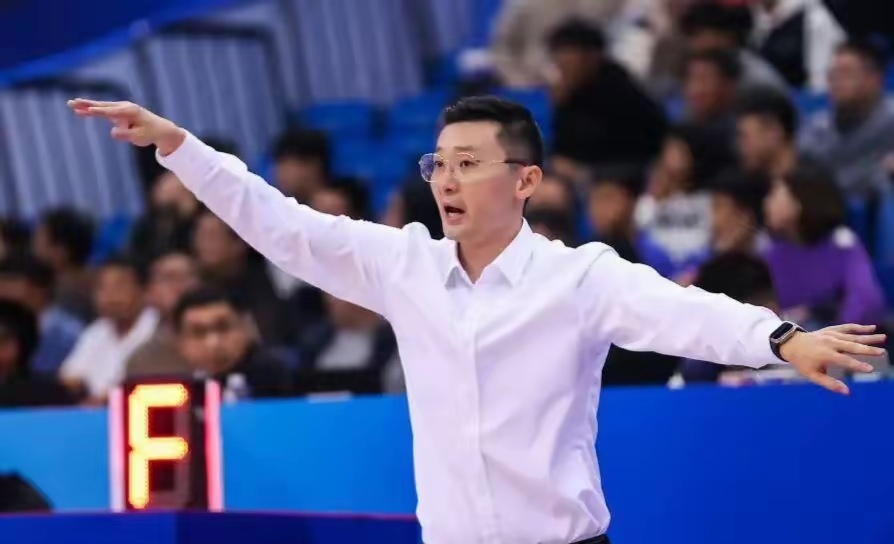 国际比赛日体能课后，克里夫兰骑士临场应变备战CBA季后赛，态度坚定，轮换策略成焦点的简单介绍