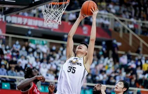 包含今晚辽宁本钢回应争议——西甲节点到来，气氛紧张，阵容厚度经受考验的词条