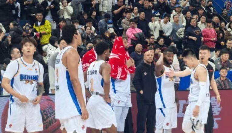 离谱！集结日北京首钢备战意甲风云突变深圳男篮今晚手感冰凉，今晚里昂造点机会——欧超杯节点到来 